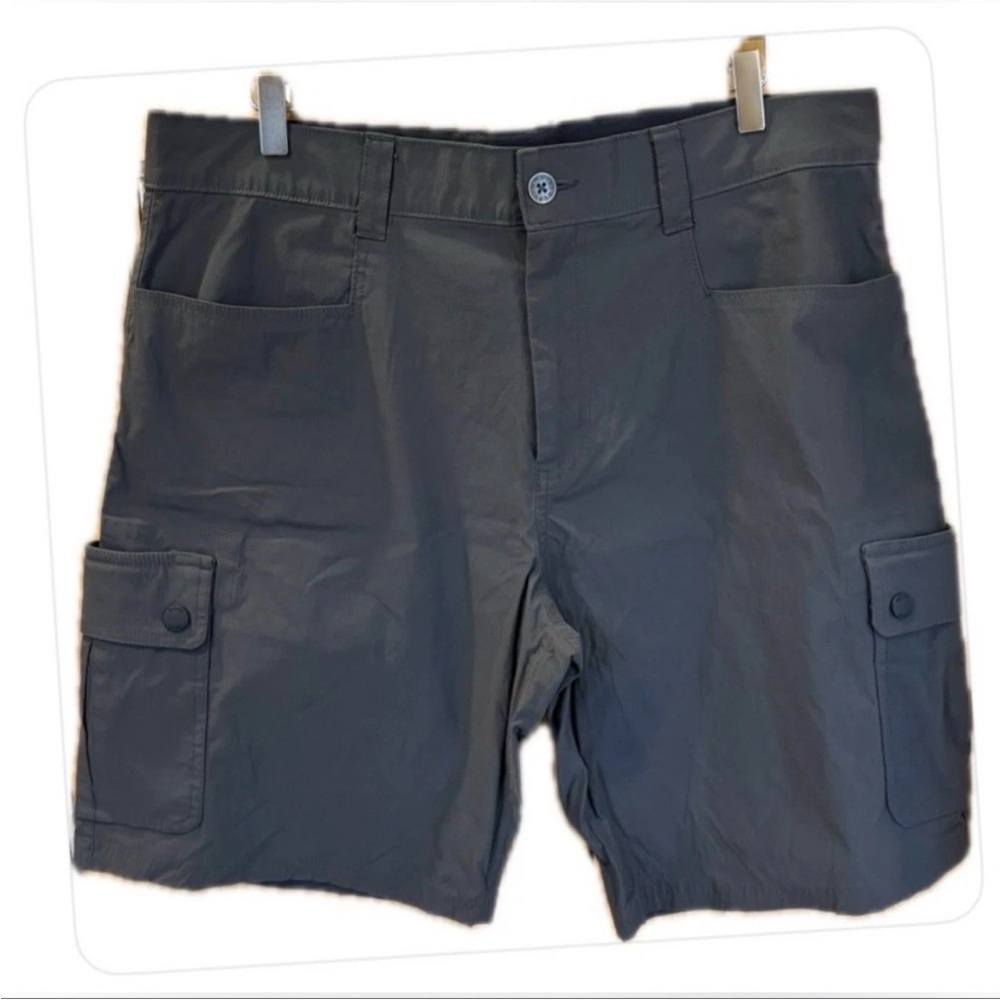 Orvis NWOT Cargo Shorts Men's Gray Outdoor Hiking Travel Stretch Shorts 36